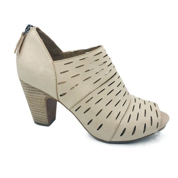clarks nubuck leather perforated heeled sandals